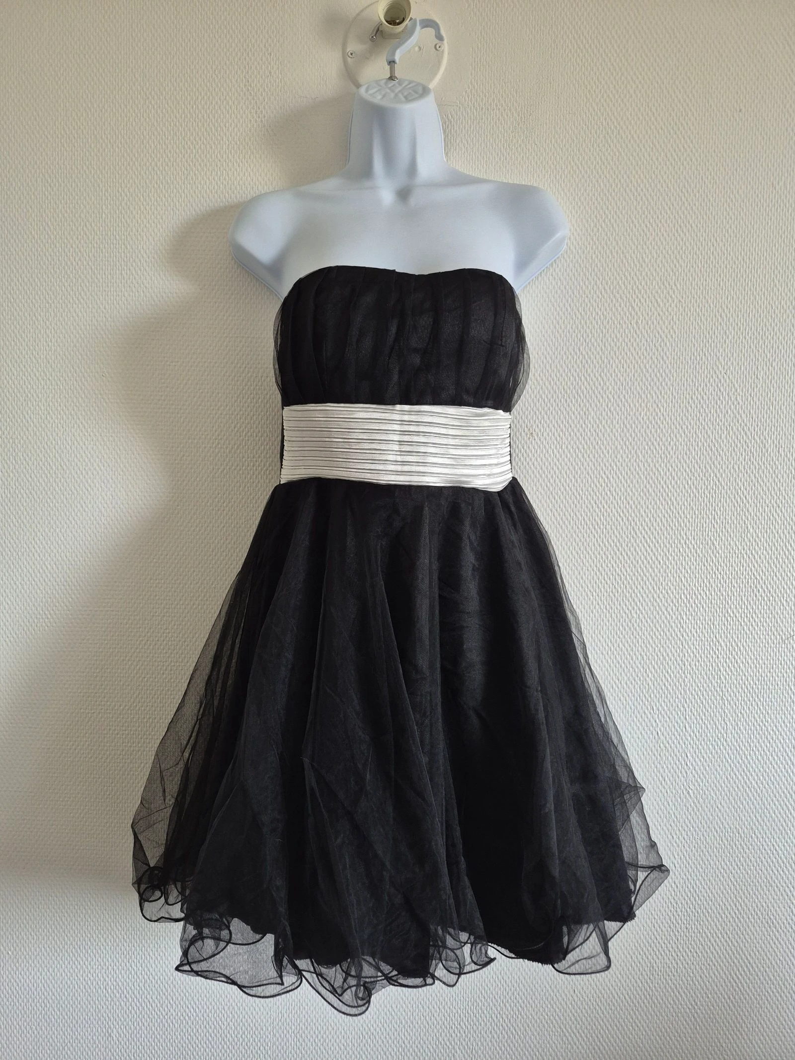 Robe Ethina noire – Taille 36 – Très bon état 🌸